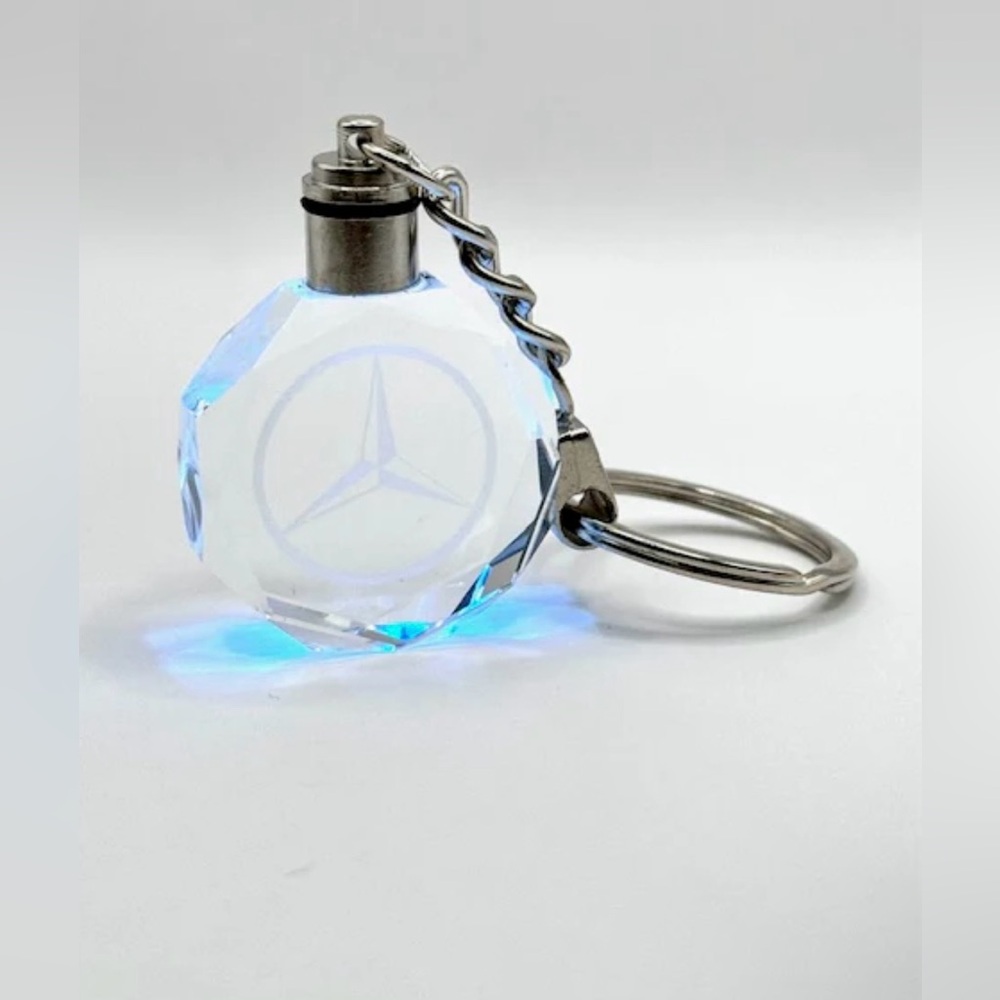 Multicolor LED Car Keychain - Picture 9 of 9